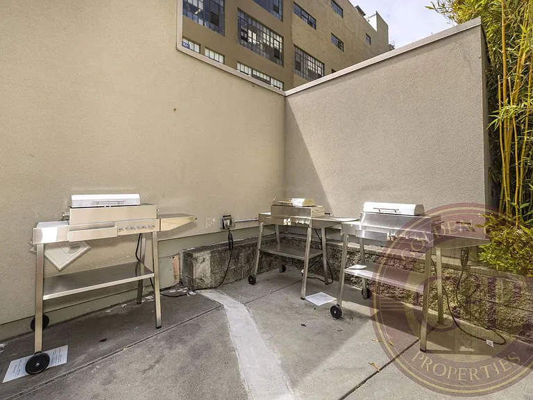 140 S Van Ness Ave #429 — Photo 29