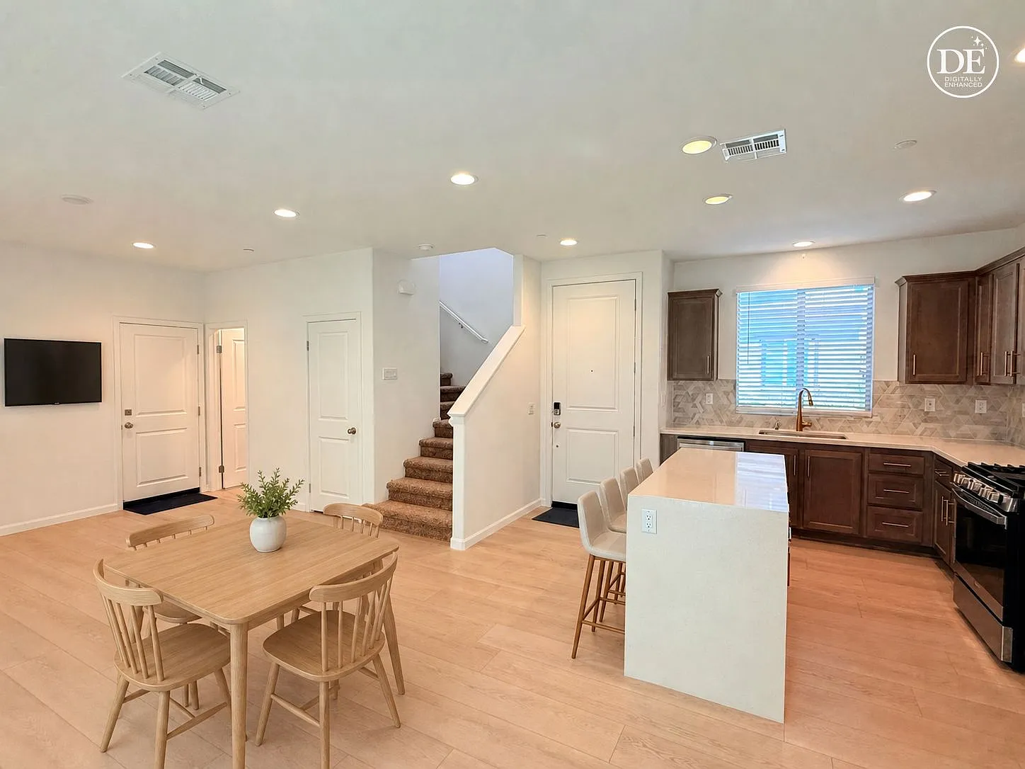 3 bed, 2.5 bath, 1469 sqft, $3,000 — Photo 2