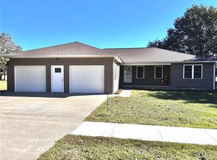 711 Fleming St, Bernie, MO 63822