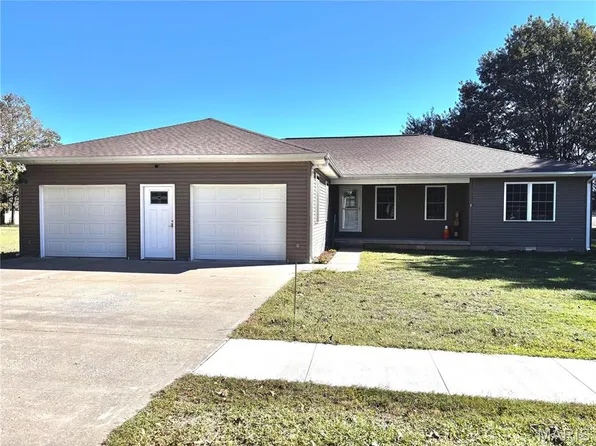 711 Fleming St, Bernie, MO 63822