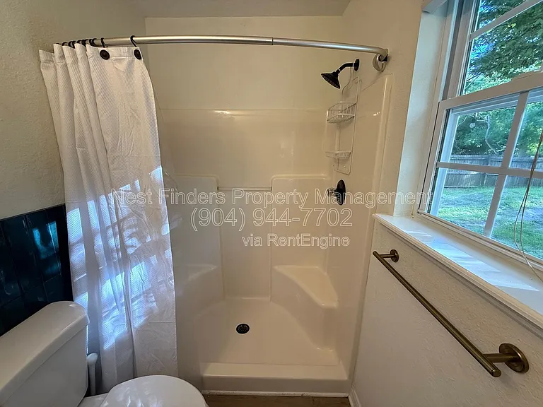 725 Alexander St — Photo 24