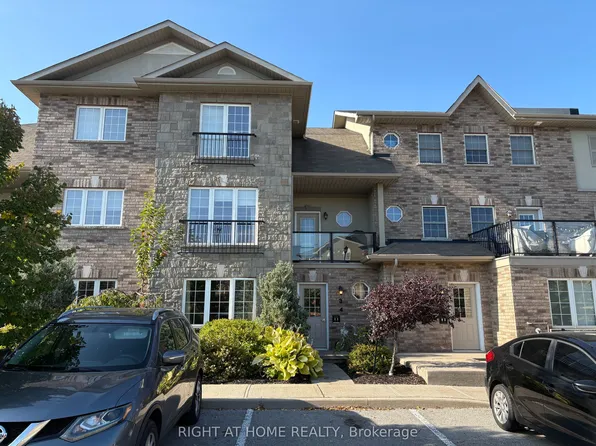 53 Ferndale Dr S #3, Barrie, ON L4N 5W9