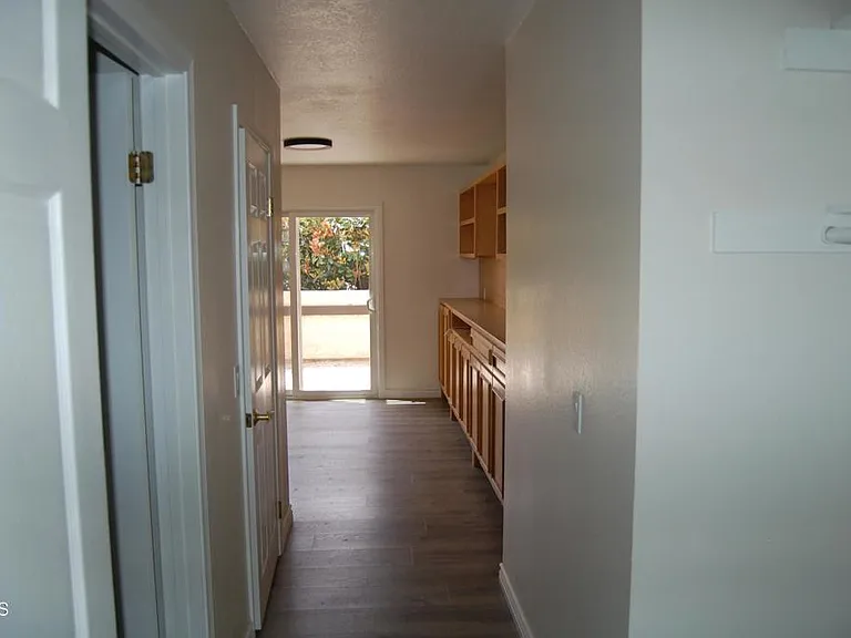 896 Creekside Cir — Photo 8