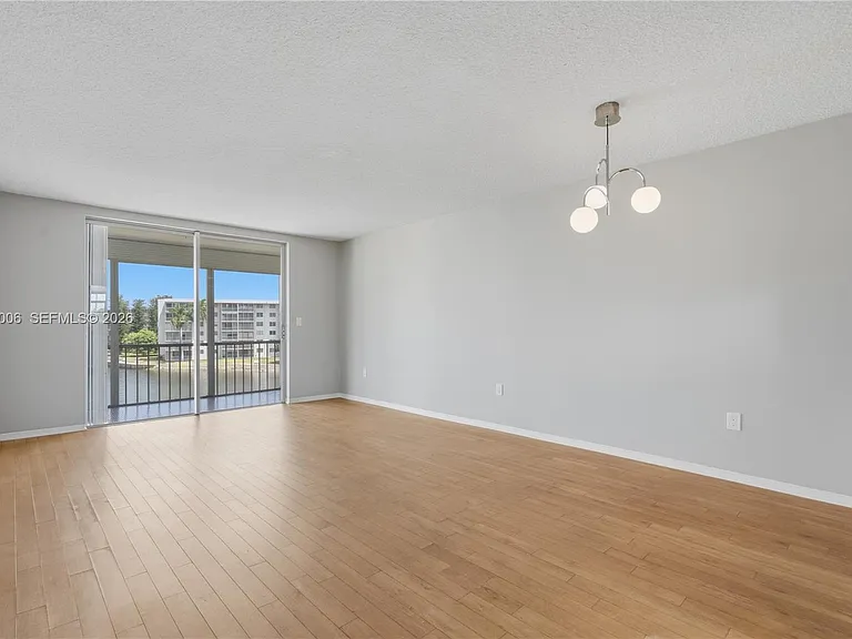 2851 Leonard Dr #J402 — Photo 10