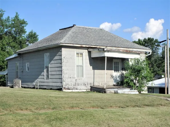 102 N 5th St, Edina, MO 63537