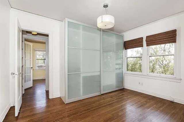 Middle Bedroom w/walk thru closet & modular closet