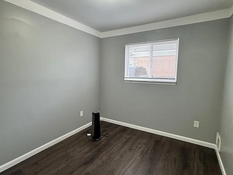 23528 Columbus Ave — Photo 13