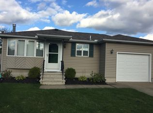 6445 Trillium Ct, Lake View, NY 14085