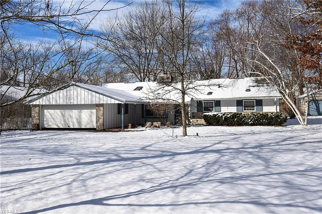 424 Bassett Rd photo 1