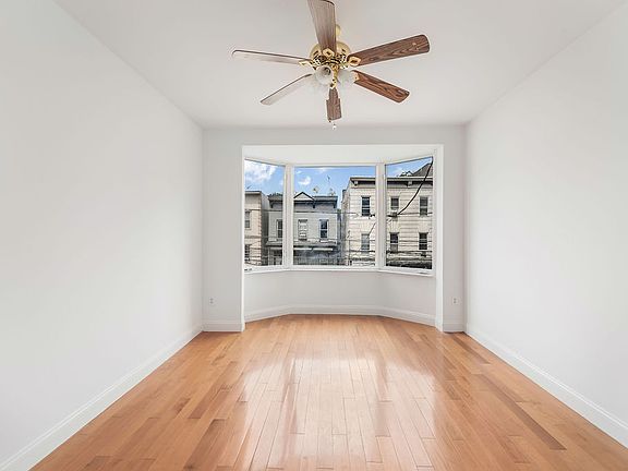 3rd image of 111 Hutton St APT 2L
