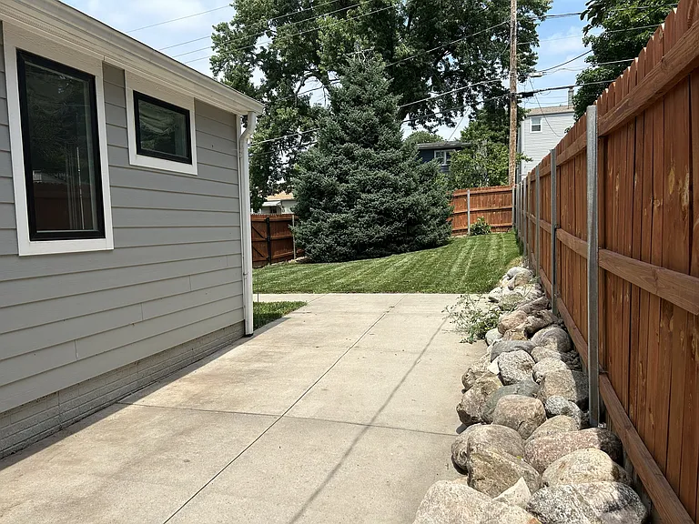6636 Pinkney St — Photo 25