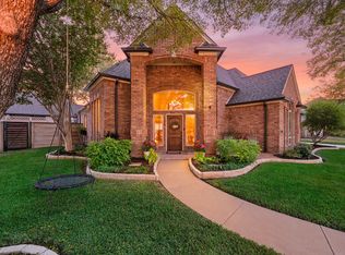 2736 Woodbridge Dr, Hurst, TX 76054