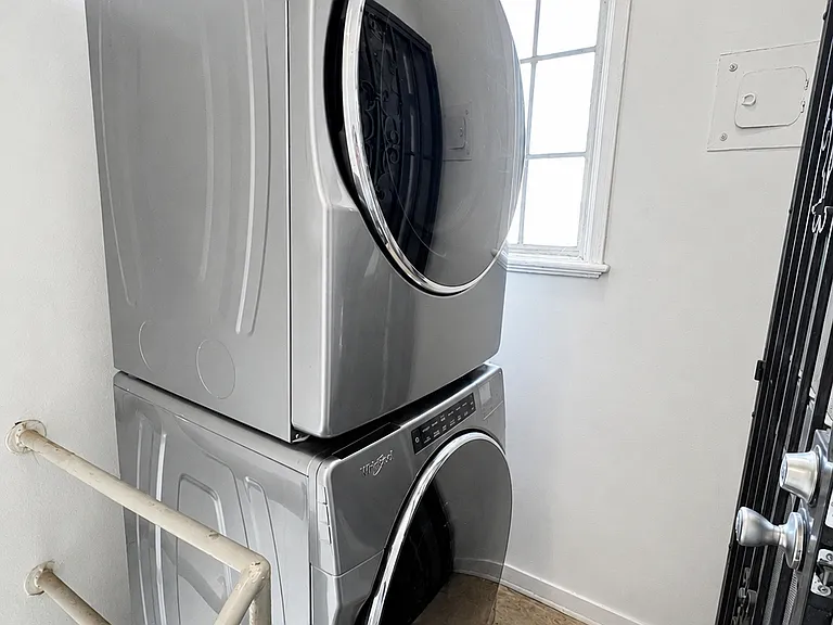 WASHER / DRYER IN UNIT
