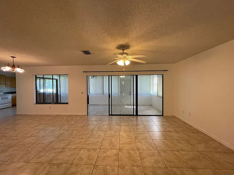 997 Mariposa Dr NE — Photo 6