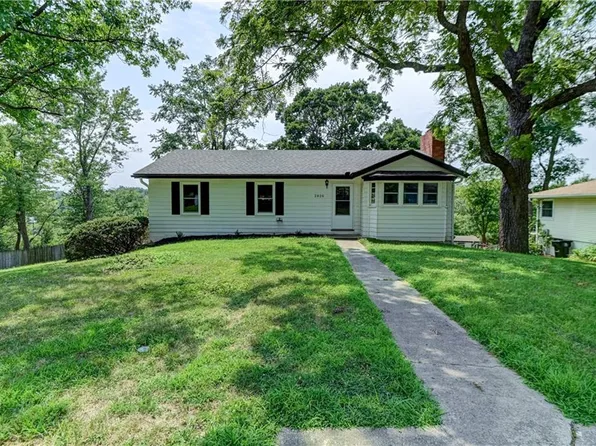 2820 Berry Ln, Independence, MO 64057