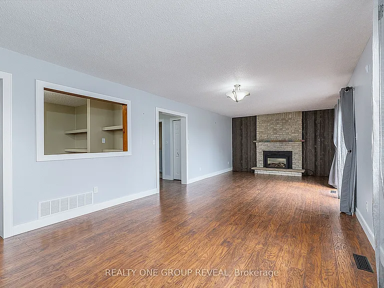 326 Prince Of Wales Dr — Photo 13