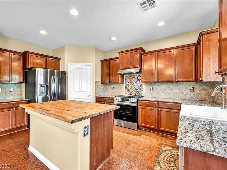 6049 Paddleboat St — Photo 3