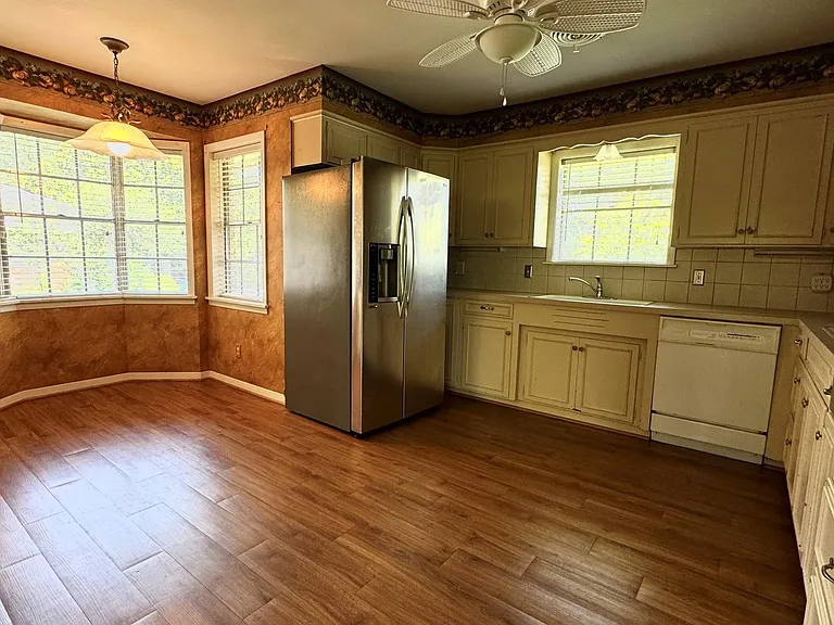 809 Atlow Dr — Photo 7