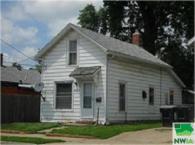 1st image of 1423 W 3rd St