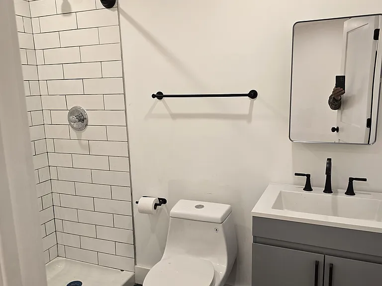 31 Van Zandt St #3 — Photo 11
