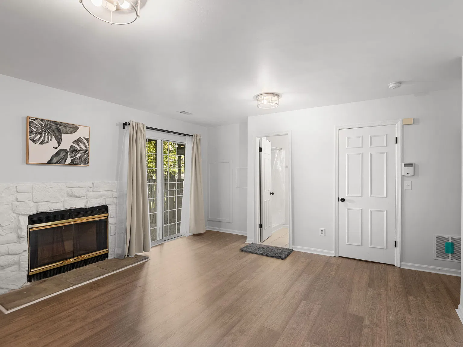 3 bed, 2024 sqft, $3,000 — Photo 3