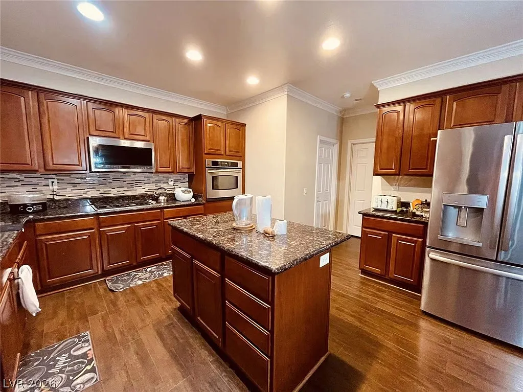 5 bed, 3.0 bath, 2431 sqft, $2,890 — Photo 4