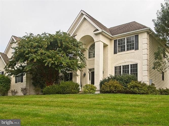 1st image of 13 Martins Ct
