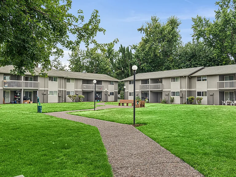 Sequoia Apartments — Photo 18
