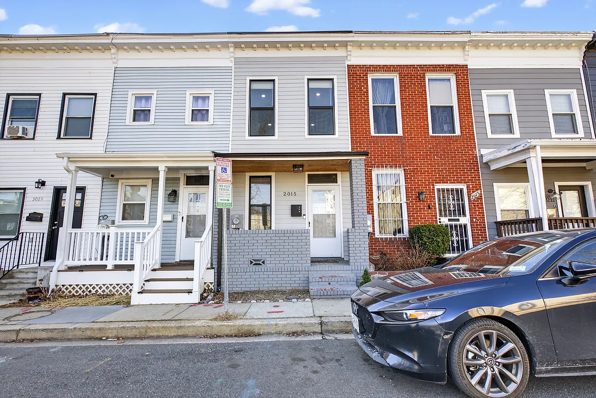 Building Photo - 2015 Gales St NE