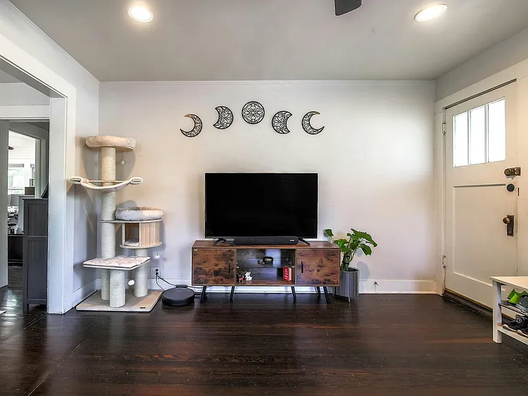 3111 Robinson Ave — Photo 11