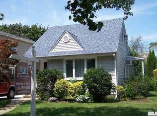 8 Bernard St, Merrick, NY 11566
