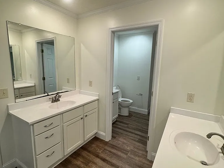33 W Oak St #A — Photo 10