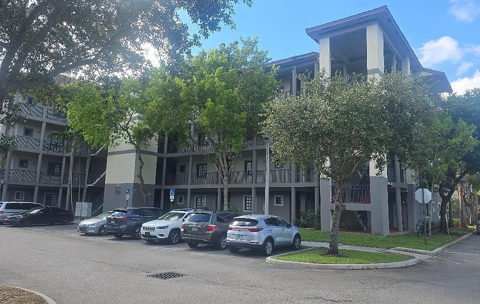 1st image of 2851 Riverside Dr #308