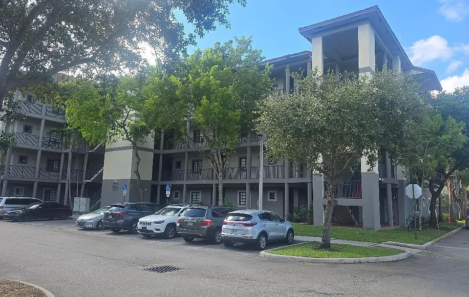 2851 Riverside Dr #308
