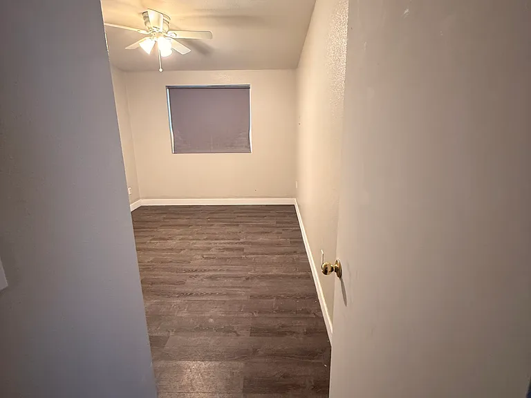 2753 Talbot St — Photo 24