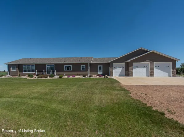 411 2nd St W, New England, ND 58650
