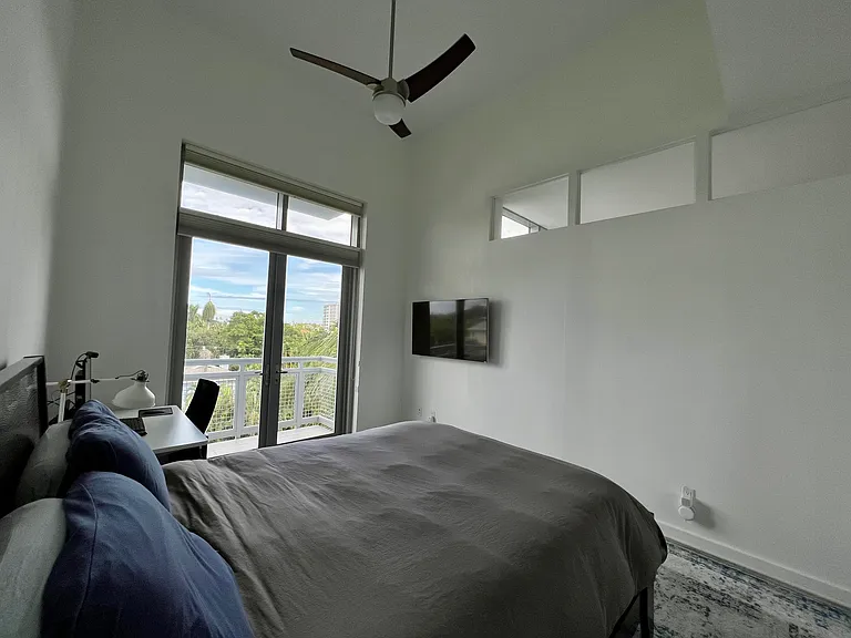335 SE 6th Ave #402 — Photo 8