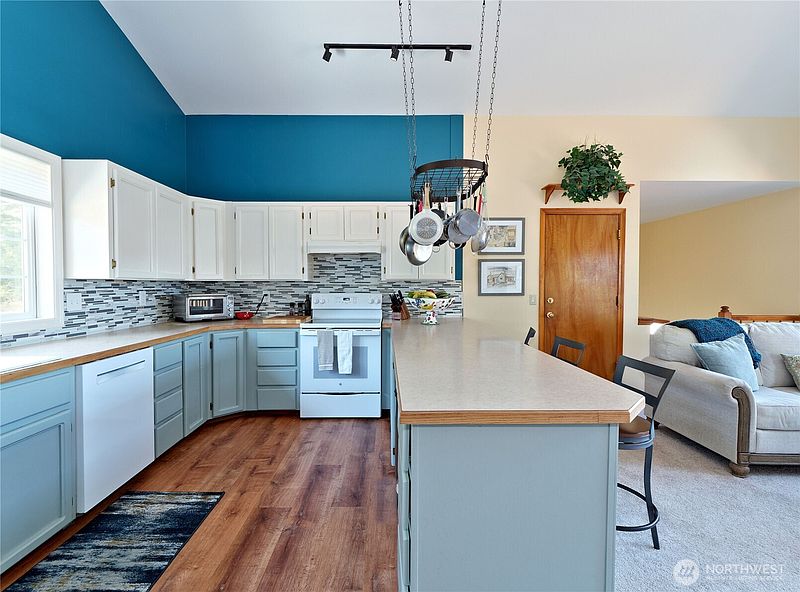 4th image of 1273 SE Camano Drive