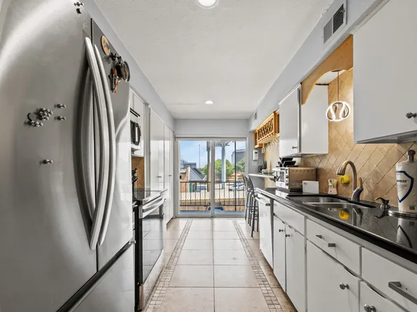 7929 Meadow Park Dr, Dallas, TX