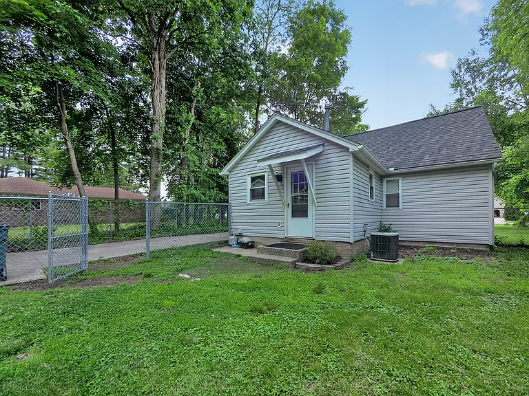 388 E South Blvd — Photo 21