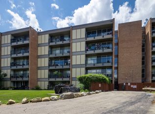 6020 Oakwood Dr APT 2F, Lisle, IL 60532