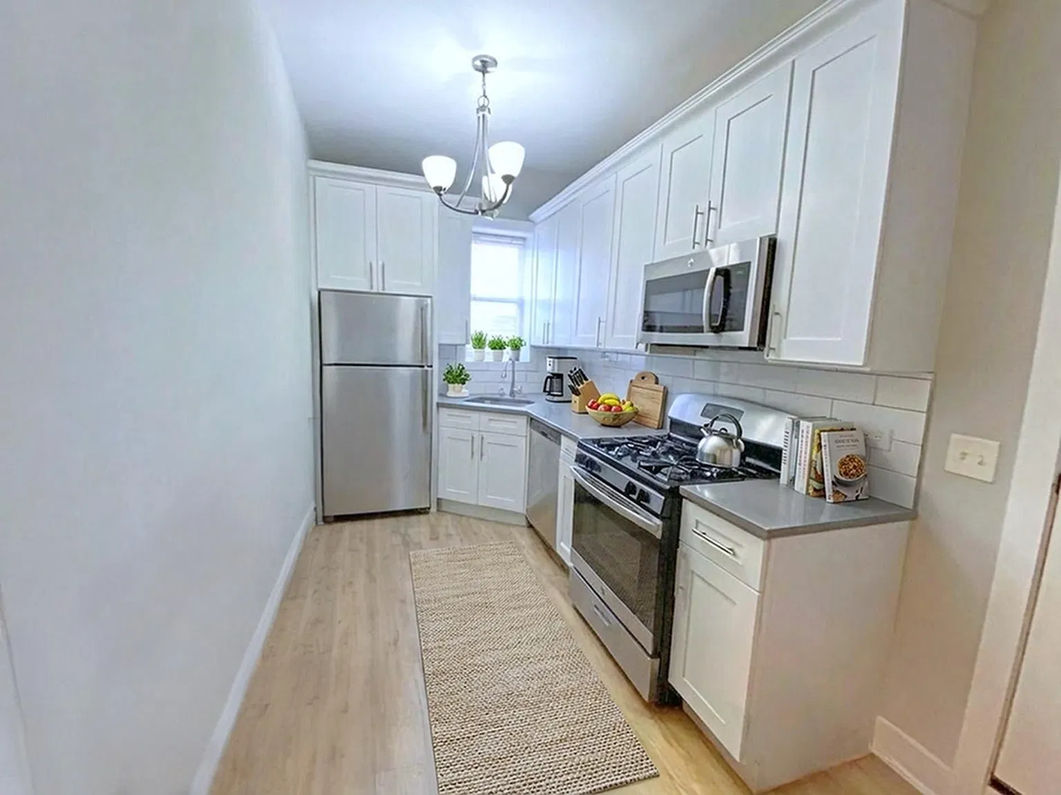 2 bed, 800 sqft, $2,600 — Photo 3