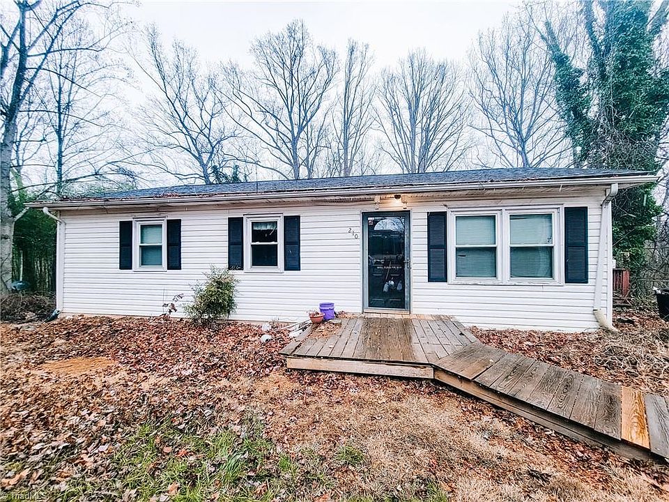 1st image of 210 Woodcreek Dr
