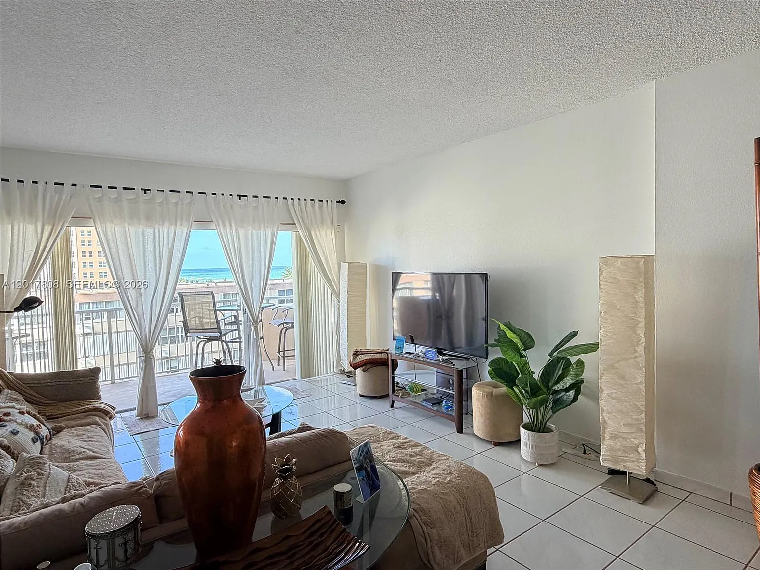 The Hemispheres Condo — Photo 4