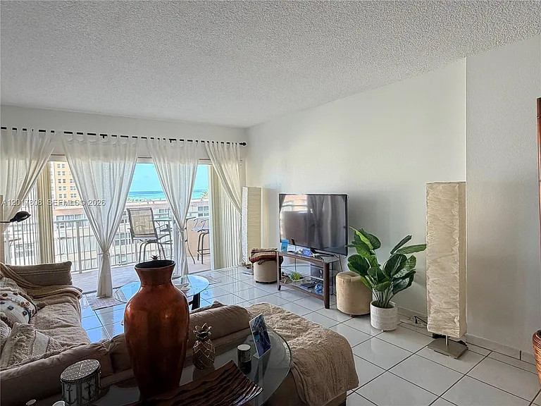 1950 S Ocean Dr #4-B — Photo 4