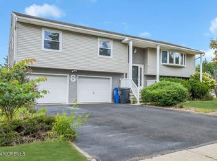 6 Aspen Ct, Toms River, NJ