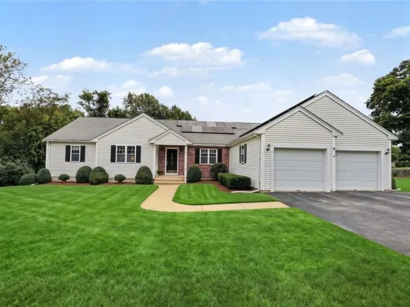 23 Valley Stream Dr, Cumberland, RI 02864