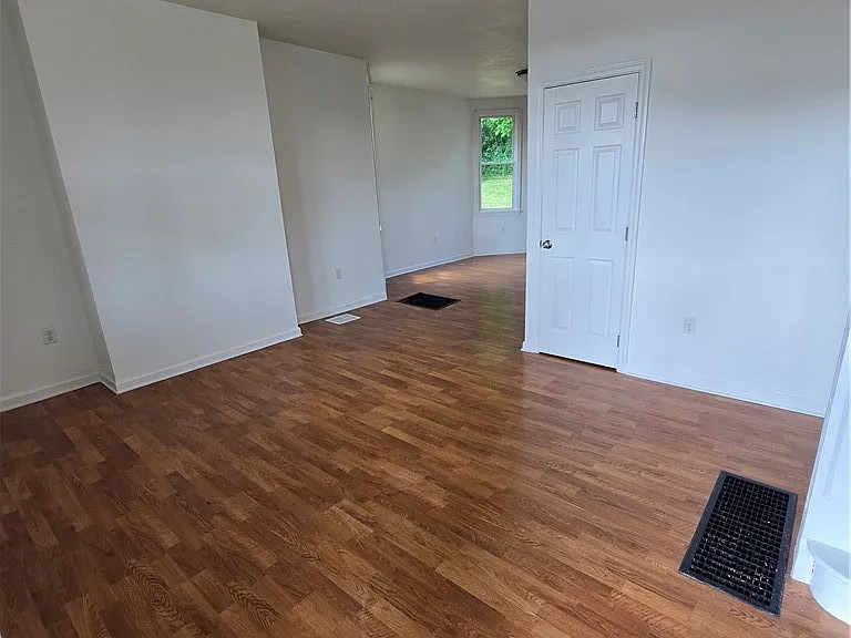 1602 Fallowfield Ave — Photo 5
