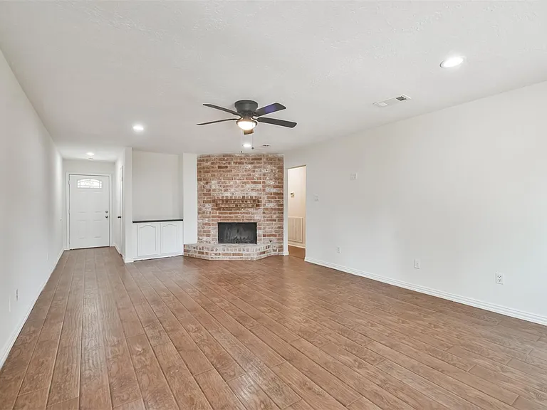 9719 Halkirk St — Photo 7