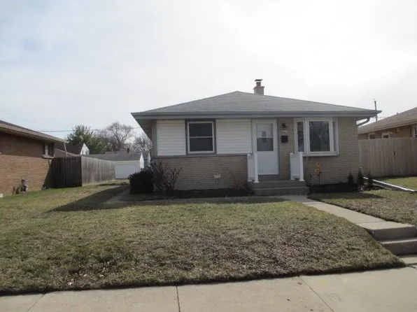 2817 East Bottsford AVENUE, Saint Francis, WI 53235